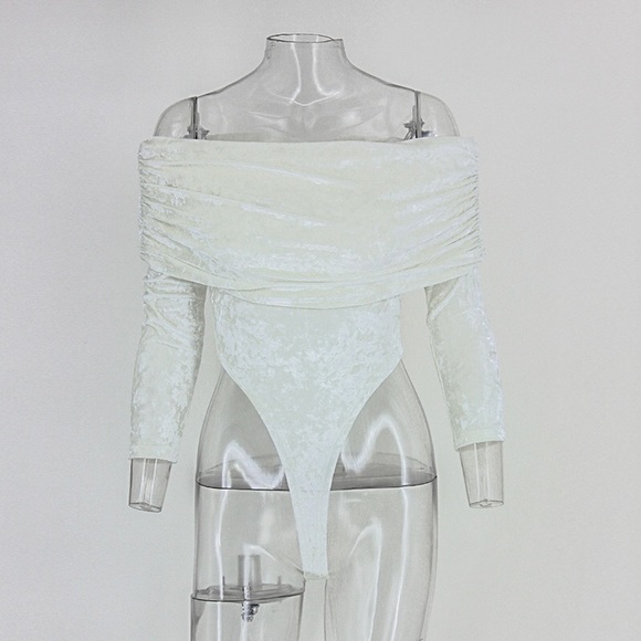 FEW LEFT! Velvet off-the-shoulder bodysuit - Picture 4 of 7